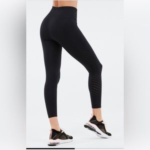 Black Fabletics Sync Seamless High-Waisted 7/8 Legging
